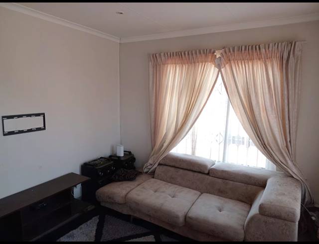 3 BEDROOM HOUSE SOLD IN BEVERLEY HILLS
